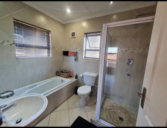 3 BEDROOM HOUSE FOR SALE IN VANDERBIJLPARK SE 8
